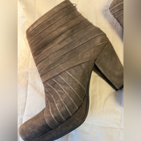 Earthies Brown Ankle Boots - Picture 5 of 8